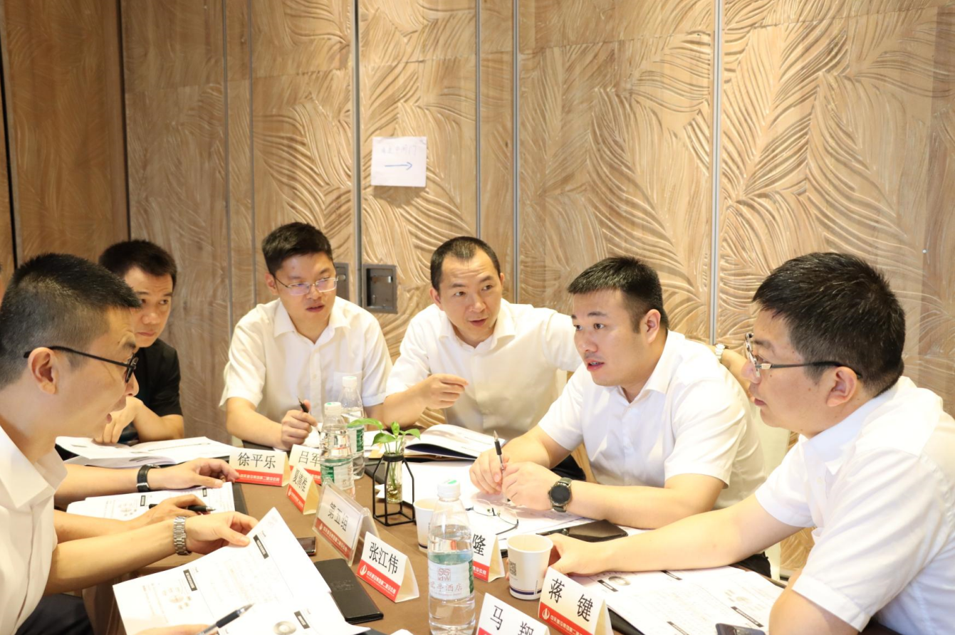 2021年6月25日-26日，美狮贵宾会二建组织开展了2021年中高层主管执行力培训。本次培训特邀清华、北大、上海交大总裁班讲师，中国企业家协会特聘高级讲师许晋老师进行授课。